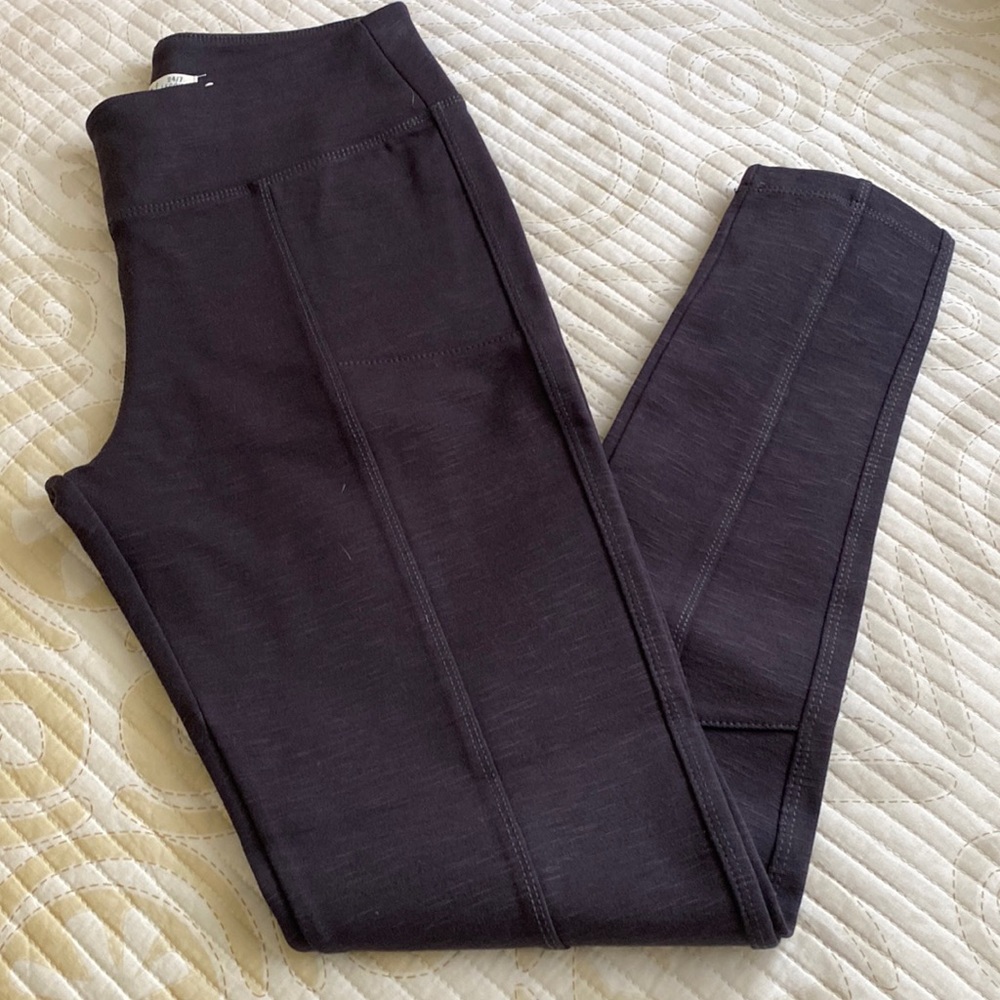 Mudd flex stretch legging. NWO tags. Dress these up or down.Charcoal grey color.